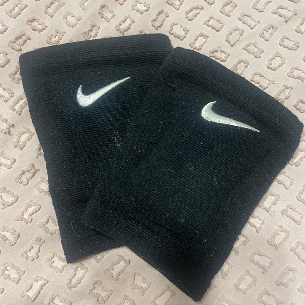 Nike black volleyball knee pads